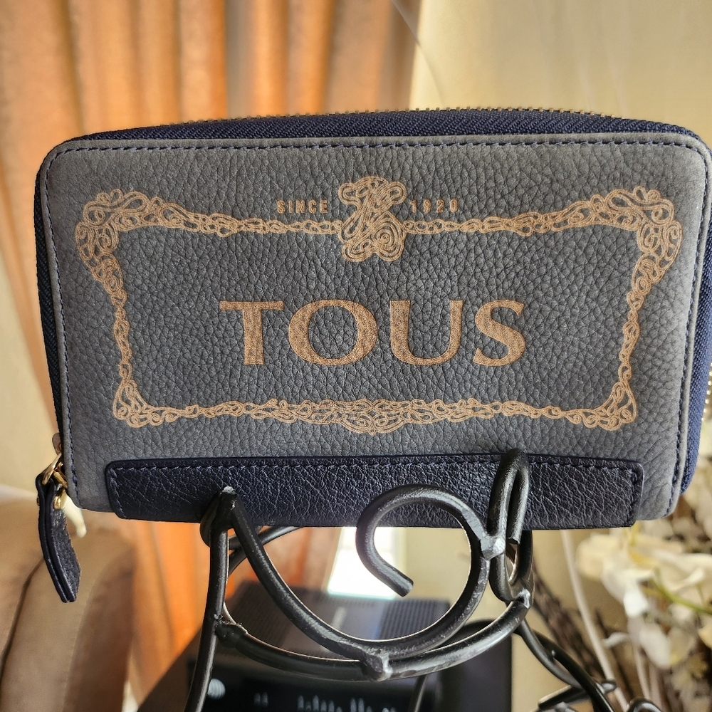 TOUS zip around wallet